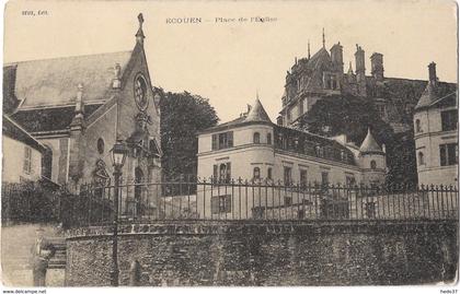 Ecouen - Place de l'Eglise