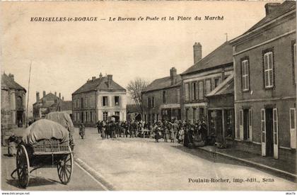 CPA EGRISELLES-le-BOCAGE Bureau de Poste et Plae du Marché (869039)