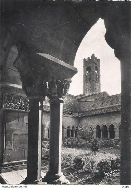 CPSM Elne Intérieur du Cloître