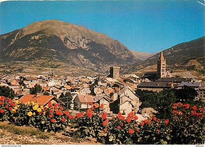 05 - Embrun - Vue Générale - Fleurs - CPM - Voir Scans Recto-Verso