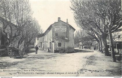 CPA 84 Vaucluse Entraigue sur Sorgue Avenue d'Avignon et entrée de la Ville Boucherie Charcuterie