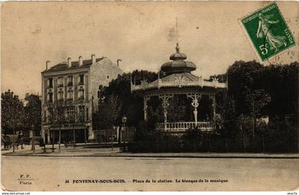 CPA FONTENAY-sous-BOIS - Place de la station (275422)