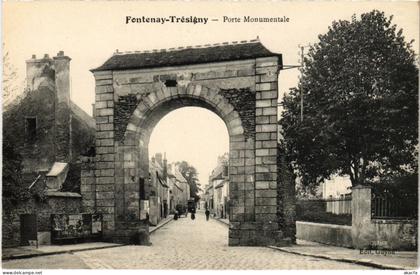 CPA FONTENAY-TRESIGNY Porte Monumentale (1299755)