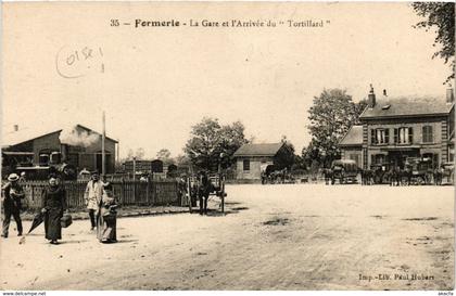 CPA FORMERIE - La Gare et l'Arrivée du Tortillard (259816)