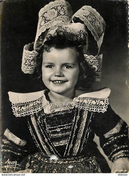 29 - Fouesnant - Costume de la Région de Fouesnant - Jeune Fille - Folklore - Mention Photographie véritable - CPSM gran