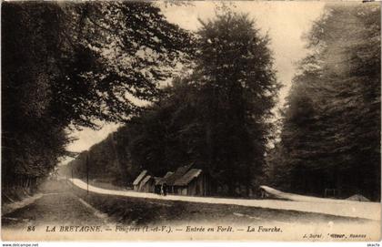 CPA Fougeres Entree en Foret FRANCE (1015104)