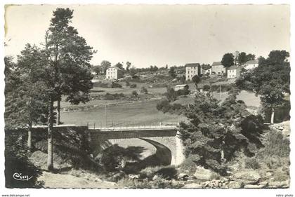 Cpsm Lozère - Gandrieux - Vue prise du Pont Neuf