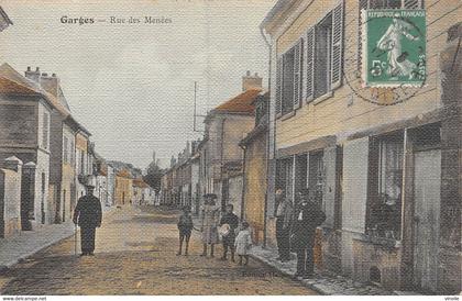 21-8045 : GARGES. RUE DES MENEES