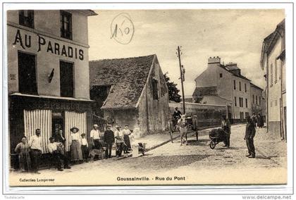 CPA 95 GOUSSAINVILLE RUE DU PONT animée commerce