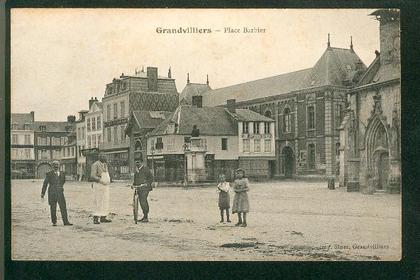 Grandvilliers. Place Barbier. Animée ( boucher, facteur...)