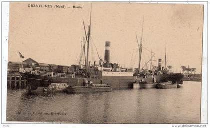 GRAVELINES BASSIN DECHARGEMENT D'UN BATEAU