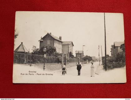 CPA -  Groslay  -   Rue de Paris - Pavé de Groslay