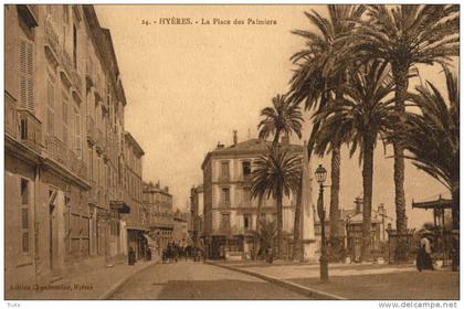 HYERES LA PLACE DES PALMIERS