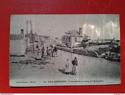 CPA - Ile de Noirmoutier - La rue centrale du bourg de l'Herbaudière