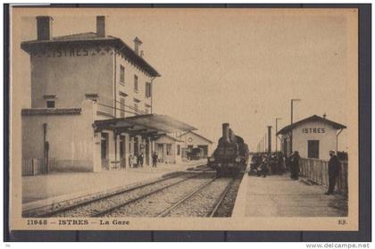 13 - Istres - La Gare - animée ( locomotive )