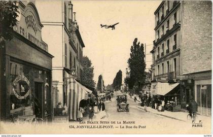 Joinville le Pont - airplane