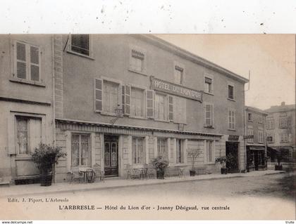 L'ARBRESLE HOTEL DU LION D'OR JOANNY DESIGAUD RUE CENTRALE