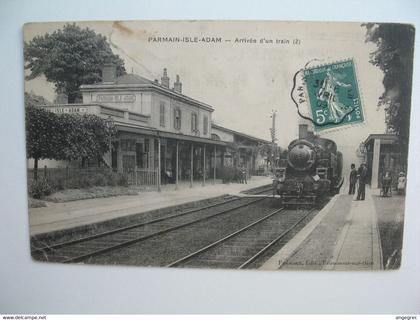 CPA   Gare - Parmain Isle-Adam  Arrivée d'un train