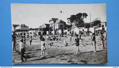 CPA   La Bernerie-en-Retz  Jeux sur la Plage