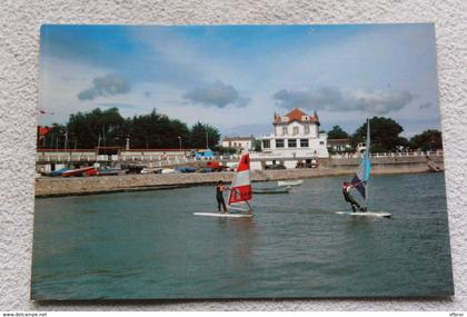 Cpm, la Bernerie en Retz, joie de la planche à voile près de la plage Ste Anne, Loire atlantique 44