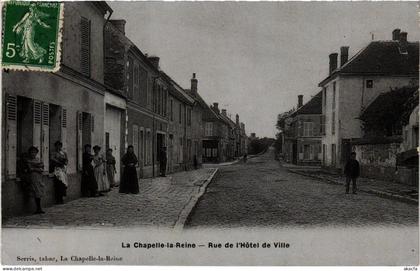 CPA La Chapelle-la-Reine - Rue de l'Hotel de Ville (292568)