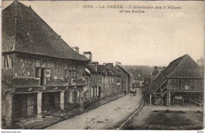 CPA carte sur soie! LA CHEZE - Hotellerie des 3 Piliers et les Halles (119266)