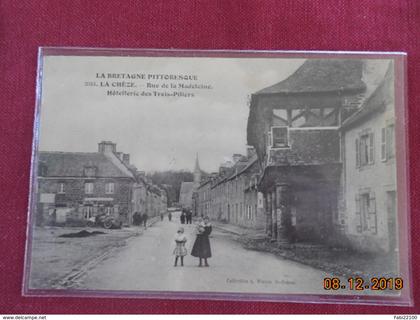 CPA - La Chèze - Rue de la Madeleine - Hôtellerie des Trois-Piliers