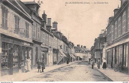 La GUERCHE-sur-l'AUBOIS - La Grande Rue