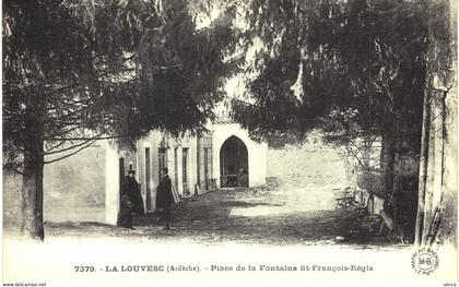 Carte POSTALE  Ancienne de   LA  LOUVESC - Place de la Fontaine