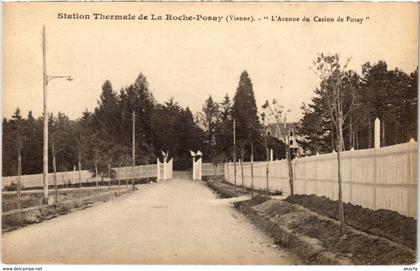 CPA Station Thermale de La Roche-Posay - "L'Avenue du Casino de Posay" (111674)