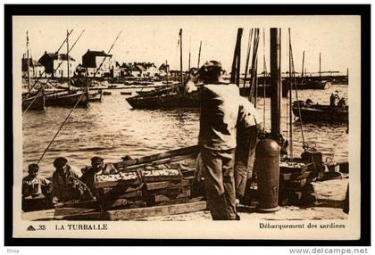 44 La Turballe 33. LA TURBALLE D?barquement des sardines bateau peche sardinier s?pia D44D K44069K C44211C RH008433