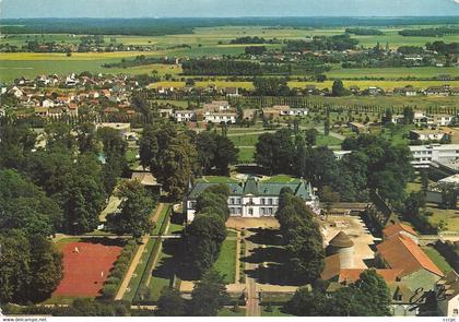 CPSM La Verrière L'institut Marcel Rivière et le Château