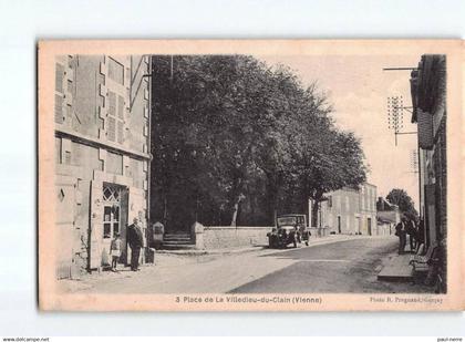 LA VILLEDIEU DU CLAIN : Une Place - très bon état