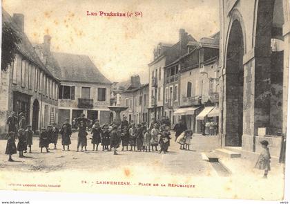 Carte POSTALE  Ancienne de LANNEMEZAN -  Place de la république