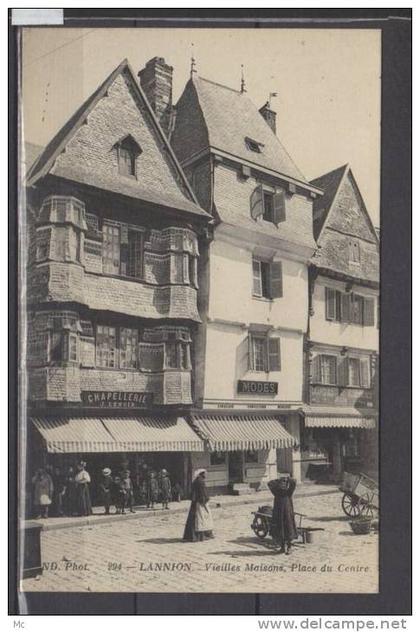 22 - Lannion - vieilles Maisons , Place du centre