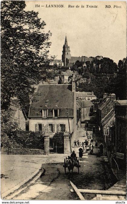 CPA LANNION - Rue de la Trinite (103380)