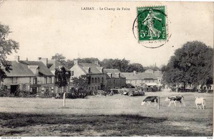 LASSAY-LES-CHATEAUX LE CHAMP DE FOIRE