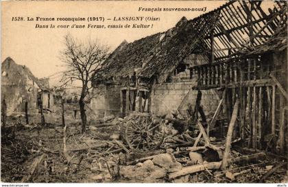 CPA Lassigny Cour d'une ferme Guerre (1187357)