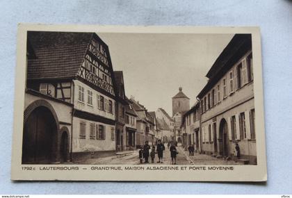 Lauterbourg, Grand 'rue, maison Alsacienne et porte moyenne, Bas Rhin 67