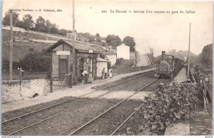 44 LE CELLIER - Arrivée d'un express en gare du Cellier