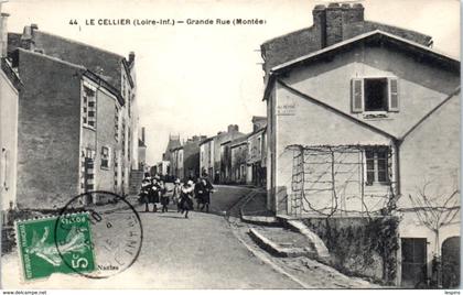 44 -  Le CELLIER -- Grande rue