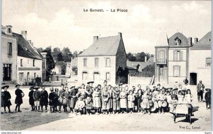 53 - Le GENEST -- La place