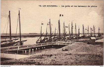 CPA LE HOURDEL La Jetée et les bateaux de peche (807713)