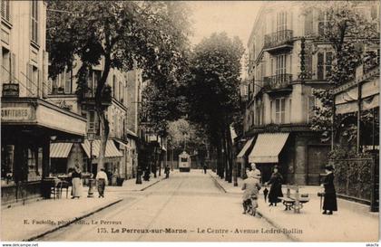 CPA Le PERREUX-sur-MARNE Le Centre Avenue Ledru-Rollin (65653)