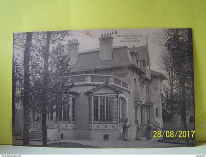 PLESSIS-TREVISE (VAL DE MARNE) LE PLESSIS-TREVISE.  UNE VILLA, AVENUE LEFEVRE.