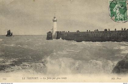 CPA Le TRÉPORT - La Jetée par gros tempe (201386)