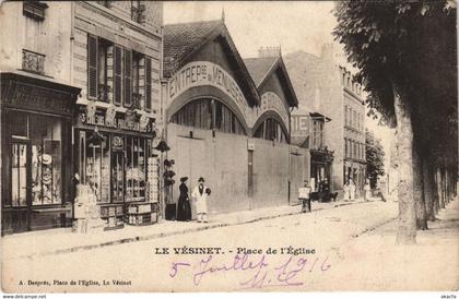 CPA LE VESINET - Place de l'Église (213315)