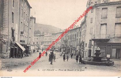 Place de Bonald et le Quai - Le Vigan - (30) Gard