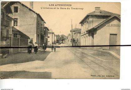 CPA . ISERE. D38. LES AVENIÉRES  .L’Avenue et la gare du  tramway