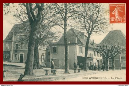 LES AVENIERES - La Place - Animée - Edit. VIALATTE - 1910